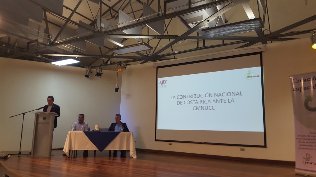 Costa Rica's environmental and energy minister, Edgar Gutiérrez-Espeleta, lead the presentation.